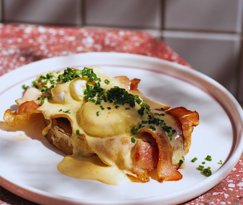 Eggs Benedict: The Battle for Origins / Breakfast Krakow